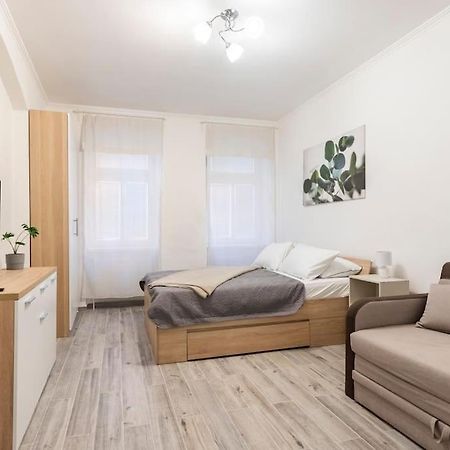 Апартаменты Apartman Vishegrad Карловы Вары Экстерьер фото