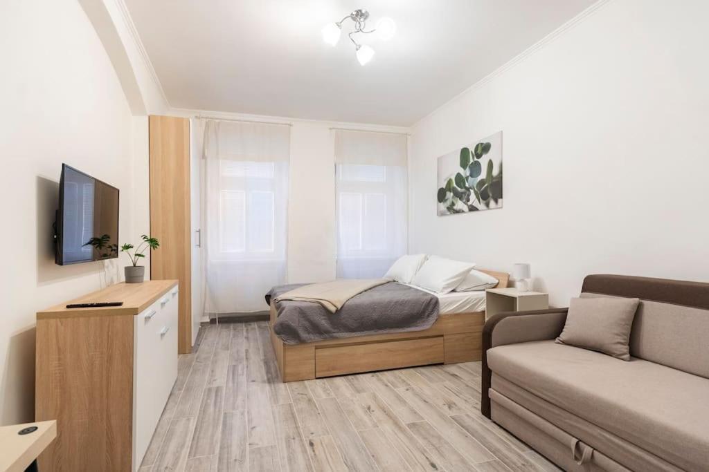 Апартаменты Apartman Vishegrad Карловы Вары Экстерьер фото